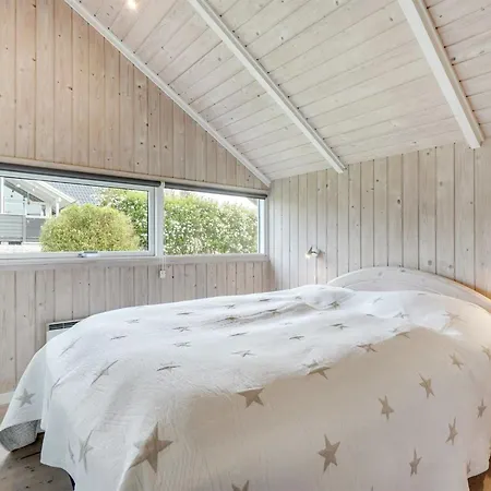Semesterbostad Annvy - 200m From The Sea By Interhome